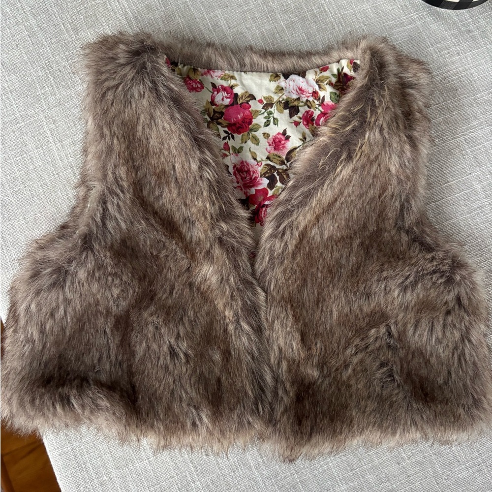 Faux fur vest for kids. Size 3T